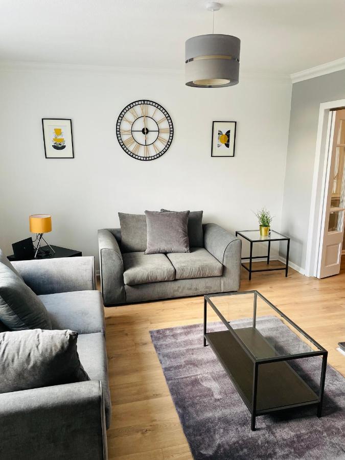 Wolverhampton Large 3 Bedrooms 5 Bed House Perfect For Short & Long Stays Contractors Business Nhs Insurance 1 Bathroom And Separate Wc Private Garden Driveway For 2 Large Vehicles Close To City Centre M6 M54 And Walsall Willenhall Cannock Property Exteriér fotografie