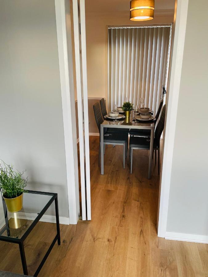 Wolverhampton Large 3 Bedrooms 5 Bed House Perfect For Short & Long Stays Contractors Business Nhs Insurance 1 Bathroom And Separate Wc Private Garden Driveway For 2 Large Vehicles Close To City Centre M6 M54 And Walsall Willenhall Cannock Property Exteriér fotografie